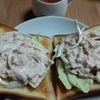 キャベツ乗せツナマヨオニオントースト