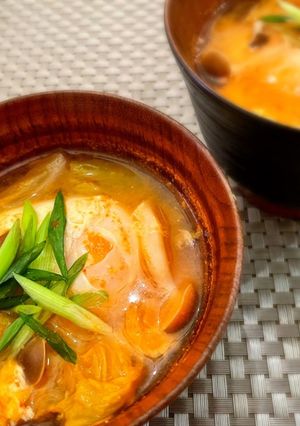 キムチとポーチドエッグ入りのお味噌汁-レシピのメイン写真