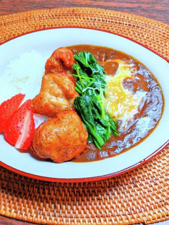 鶏の唐揚げとほうれん草・チーズのカレー-レシピのメイン写真