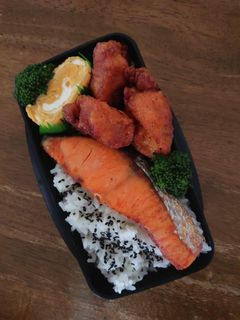 焼き鮭&唐揚げがっつり男子弁当♪-レシピのメイン写真