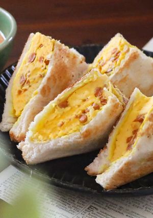 レンジで簡単！厚焼き納豆オムレツサンド-レシピのメイン写真