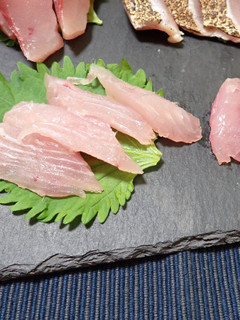 ブリの脳天とほほ肉の刺身-レシピのメイン写真