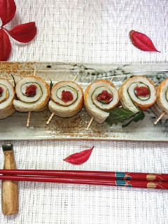 青じそちくわくるくる巻きに梅のせ-レシピのメイン写真