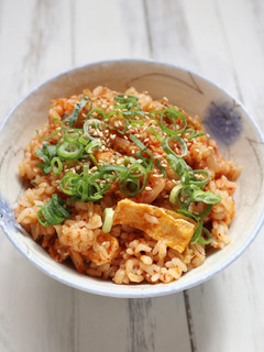 簡単!キムチと油揚げの炊き込みご飯-レシピのメイン写真