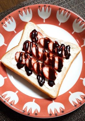 イチゴチョコ&クリームチーズトースト-レシピのメイン写真