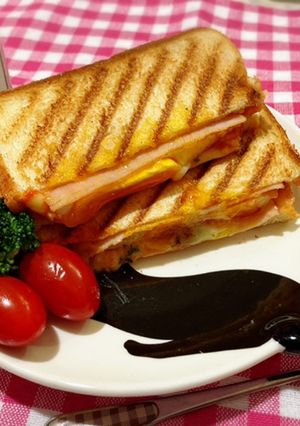 半熟玉子とハムチーズのホットサンド-レシピのメイン写真