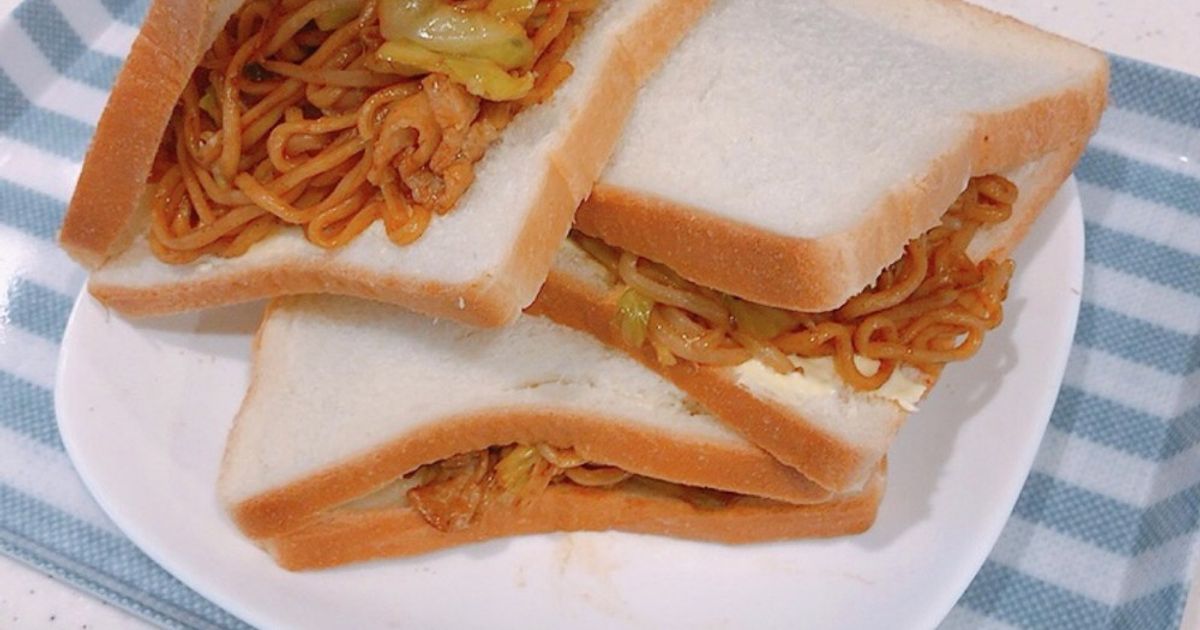 濃厚焼きそばと食パンで、焼きそばパン by クックまいななパパ