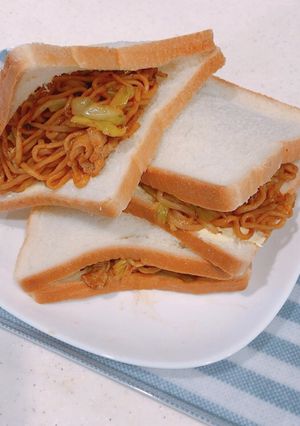 濃厚焼きそばと食パンで、焼きそばパン-レシピのメイン写真