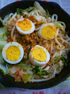 おじゃこ・白菜・ゆで卵+納豆の焼きうどん-レシピのメイン写真
