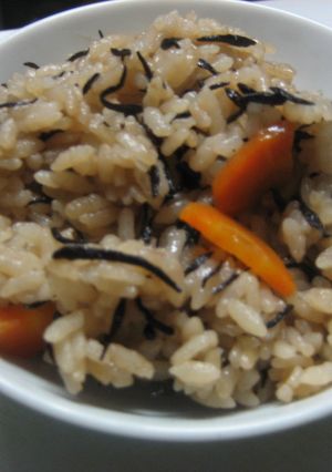 [ひじきの炊き込みご飯]ヾ(●･Ⅲ･○)-レシピのメイン写真