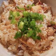 รูปของ サバ缶と梅干しの炊き込みご飯