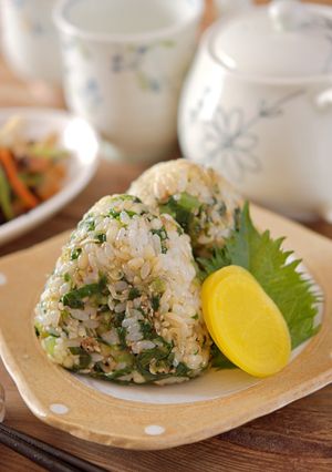 高菜じゃこのもち麦おにぎり-レシピのメイン写真