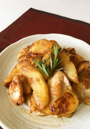 鶏むね肉とりんごのソテーたんぱく質55ｇ-レシピのメイン写真