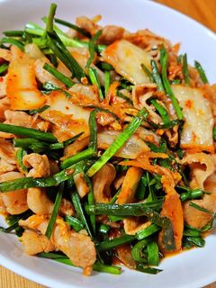 マヨで柔らかw豚キムチ&ニラ-レシピのメイン写真