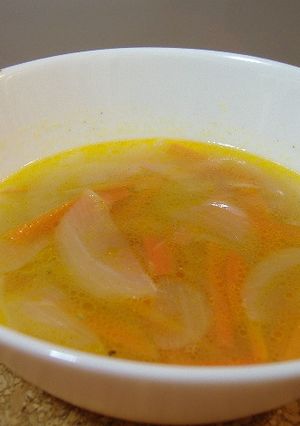 玉ねぎとにんじんのシンプルスープ-レシピのメイン写真