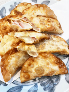 チーズとハムとお餅の揚げ餃子-レシピのメイン写真