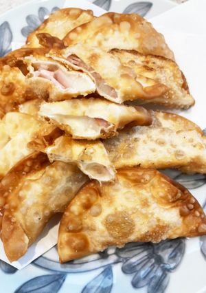チーズとハムとお餅の揚げ餃子-レシピのメイン写真
