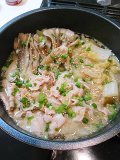 簡単!美味♪豚バラ白菜ごま味噌にんにく鍋-レシピのメイン写真