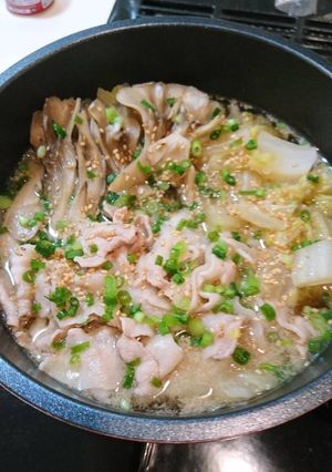 簡単！美味♪豚バラ白菜ごま味噌にんにく鍋-レシピのメイン写真
