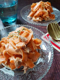 ひらひらにんじんのツナごまマヨサラダ-レシピのメイン写真