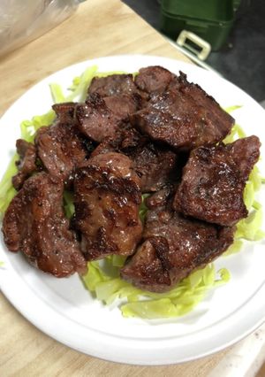 焼肉の下に千切りキャベツ-レシピのメイン写真
