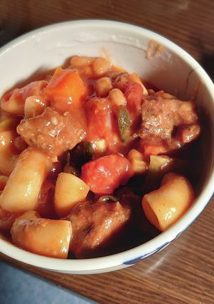 サイコロステーキと野菜の煮込み＋マメロニ-レシピのメイン写真