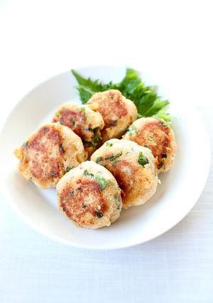手軽なおつまみ【はんぺんの明太チーズ焼き-レシピのメイン写真