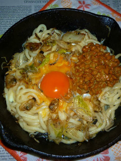 おじゃことあさりの月見焼きうどん+納豆-レシピのメイン写真