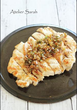 簡単！鶏胸肉でステーキ★中華ねぎソース-レシピのメイン写真
