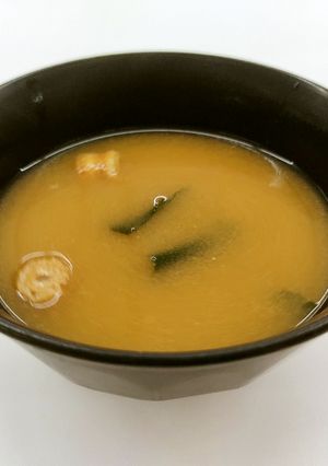 うずまき麩とわかめのみそ汁-レシピのメイン写真