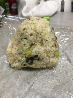 塩昆布と枝豆の炊き込みご飯おにぎり-レシピのメイン写真