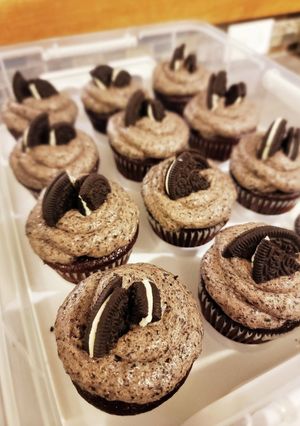 チョコカップケーキ・オレオクリーム乗せ-レシピのメイン写真