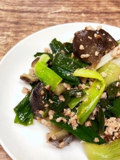 茄子とにんにく葉のスタミナ炒め-レシピのメイン写真