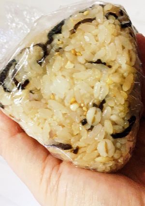 悪魔的美味しい塩昆布おにぎり-レシピのメイン写真