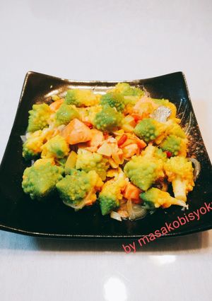 ロマネスコと鮭のニンニク蒸し-レシピのメイン写真