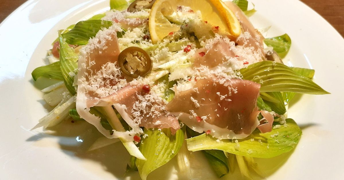 はむサラダ はとむぎとソーセージ、カリフラワーのチョップドサラダ | ELLE