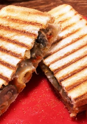 ミートソースでホットサンド-レシピのメイン写真