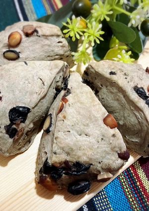 黒豆の煮汁で黒豆スコーン-レシピのメイン写真