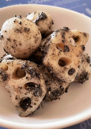 懐かしの味♪里芋とレンコンの胡麻味噌和え-レシピのメイン写真
