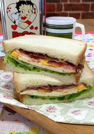 ベーコンエッグレタスサンドイッチ-レシピのメイン写真