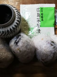 お茶漬けおにぎり!+梅干し+白ごま-レシピのメイン写真