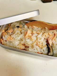 メスティンで鮭とキノコの炊き込みご飯-レシピのメイン写真
