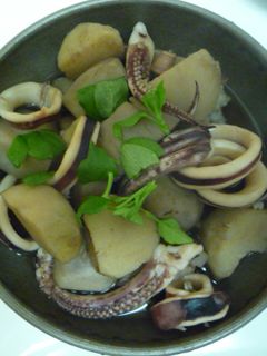 里芋とイカの煮・も・の-レシピのメイン写真