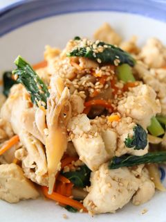 鶏そぼろ入り♫舞茸と小松菜の炒り豆腐-レシピのメイン写真