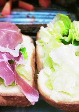 残り野菜を乗せて生ハムで仕上げるサンド-レシピのメイン写真