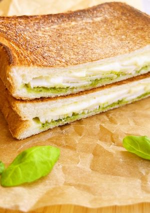 フライパンで！バジルチキンのホットサンド-レシピのメイン写真