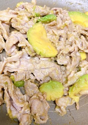 簡単10分！豚肉とアボカドのポン酢炒め-レシピのメイン写真