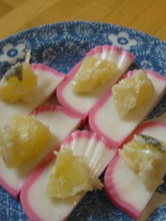 かまぼこにわさび漬けをのせて-レシピのメイン写真