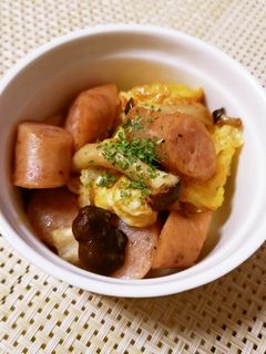ウインナーとしめじと卵の三色炒め-レシピのメイン写真