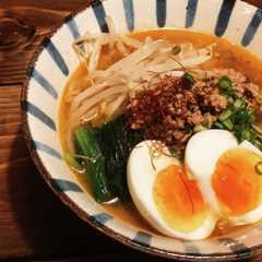 รูปของ ごま香る野菜たっぷり濃厚本格坦々麺